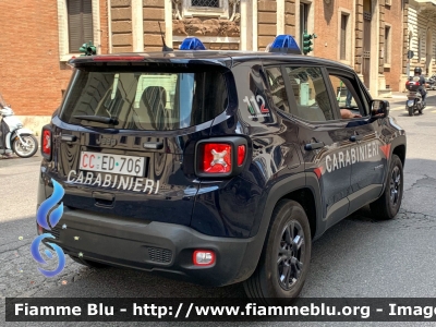 Jeep Renegade restyle
Carabinieri
Reggimento Corazzieri
Allestimento FCA
CC ED 706
Parole chiave: Jeep Renegade_restyle CCED0706