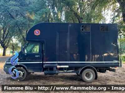 Iveco Daily II serie 
Carabinieri
4° Reggimento a Cavallo
Trasporto Cavalli 
Allestimento Valli 
CC AX 907
Parole chiave: Iveco / Daily_IIserie / CCAX907