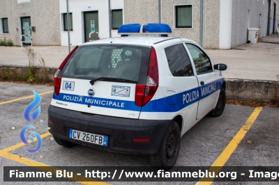 Fiat Punto Van III serie
Polizia Municipale
Unione dei Comuni Terre della Marca Senone
Codice Automezzo: 04
Parole chiave: Fiat / Punto_Van_IIIserie