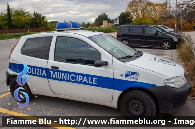 Fiat Punto Van III serie
Polizia Municipale
Unione dei Comuni Terre della Marca Senone
Codice Automezzo: 04
Parole chiave: Fiat / Punto_Van_IIIserie