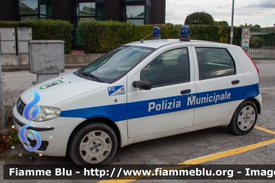 Fiat Punto III serie
Polizia Municipale
Unione dei Comuni Terre della Marca Senone
Codice Automezzo: 05
Parole chiave: Fiat Punto_IIIserie