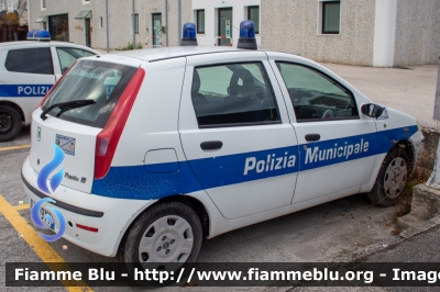 Fiat Punto III serie
Polizia Municipale
Unione dei Comuni Terre della Marca Senone
Codice Automezzo: 05
Parole chiave: Fiat Punto_IIIserie