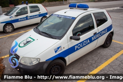 Fiat Punto Van III serie
Polizia Municipale
Unione dei Comuni Terre della Marca Senone
Codice Automezzo: 04
Parole chiave: Fiat / Punto_Van_IIIserie