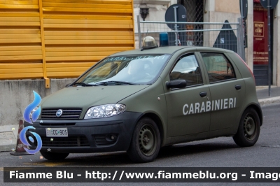 Fiat Punto III serie
Carabinieri
Polizia Militare presso l'Esercito Italiano
EI CG 905
Parole chiave: Fiat / Punto_IIIserie / EICG905