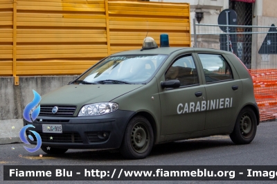 Fiat Punto III serie
Carabinieri
Polizia Militare presso l'Esercito Italiano
EI CG 905
Parole chiave: Fiat / Punto_IIIserie / EICG905