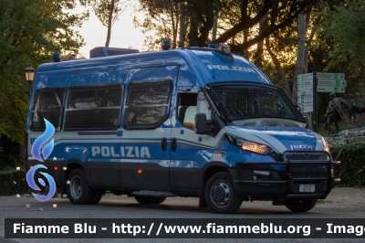 Iveco Daily VI serie
Polizia di Stato
I Reparto Mobile Roma
Allestito Sperotto
Decorazione Grafica Artlantis
POLIZIA M1579
Parole chiave: Iveco Daily_VIserie POLIZIAM1579