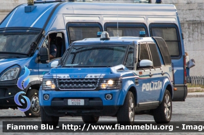 Land Rover Discovery 4
Polizia di Stato
Reparto Mobile
Allestimento Marazzi
Decorazione Grafica Artlantis
POLIZIA M1299
Parole chiave: Land-Rover / Discovery_4 / POLIZIAM1299