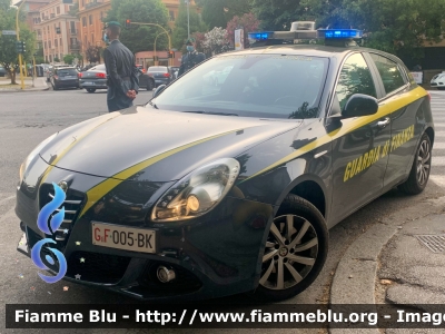 Alfa Romeo Nuova Giulietta
Guardia di Finanza
Allestimento NCT Nuova Carrozzeria Torinese
Decorazione Grafica Artlantis
GdiF 005 BK
Parole chiave: Alfa_Romeo / Nuova_Giulietta / GdiF005BK