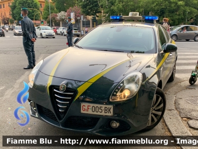 Alfa Romeo Nuova Giulietta
Guardia di Finanza
Allestimento NCT Nuova Carrozzeria Torinese
Decorazione Grafica Artlantis
GdiF 005 BK
Parole chiave: Alfa_Romeo / Nuova_Giulietta / GdiF005BK