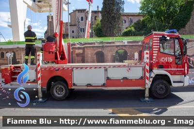 Iveco EuroCargo 110EL22 III serie
Vigili del Fuoco
Comando Provinciale di Roma
Piattaforme aeree ribassate
da 30 metri di sviluppo massimo
Allestimento Multitel-Pagliero
VF 27552
Parole chiave: Iveco EuroCargo_110EL22_IIIserie VF27552