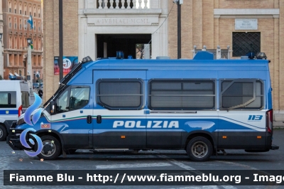 Iveco Daily VI serie
Polizia di Stato
Reparto Mobile
Allestito Sperotto
Decorazione Grafica Artlantis
POLIZIA M1587
Parole chiave: Iveco / Daily_VIserie / POLIZIAM1587