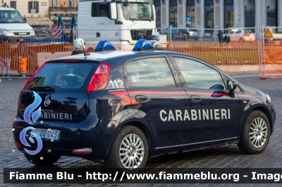 Fiat Punto VI serie
Carabinieri
Reparto Carabinieri presso il Quirinale
CC DQ 043
Parole chiave: Fiat / Punto_VIserie / CCDQ043