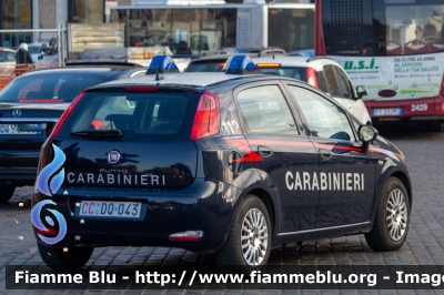 Fiat Punto VI serie
Carabinieri
Reparto Carabinieri presso il Quirinale
CC DQ 043
Parole chiave: Fiat / Punto_VIserie / CCDQ043