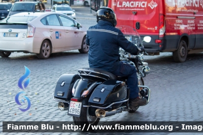 Moto Guzzi California Touring 1400
Carabinieri
Reggimento Corazzieri
CC A4896
Parole chiave: Moto-Guzzi California_Touring_1400 CCA4896