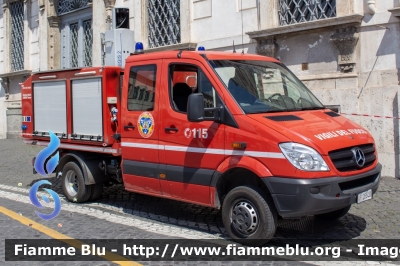 Mercedes-Benz Sprinter 4x4 III serie
Vigili del Fuoco
Comando Provinciale di Roma
Nucleo NBCR
Allestimento Baggio & De Sordi
Esemplare unico
VF 26340
Parole chiave: Mercedes-Benz Sprinter_4x4_IIIserie VF26340  Festa_della_Repubblica_2019