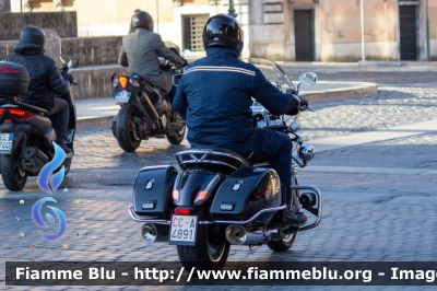 Moto Guzzi California Touring 1400
Carabinieri
Reggimento Corazzieri
CC A4891
Parole chiave: Moto-Guzzi California_Touring_1400 CCA4891