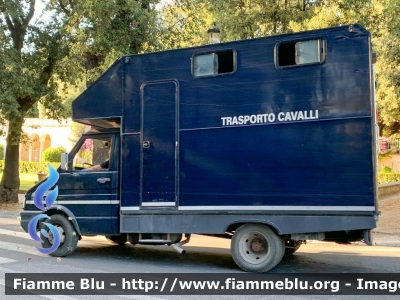 Iveco Daily II serie
Carabinieri
4° Reggimento a Cavallo
Trasporto Cavalli
ex Reggimento Corazzieri
CC 269 DP
Parole chiave: Iveco Daily_IIserie CC269DP