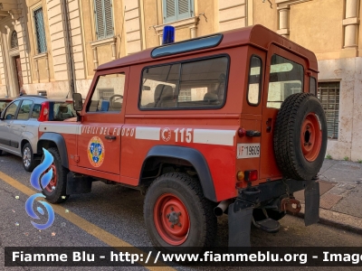 Land Rover Defender 90
Vigili del Fuoco
Comando Provinciale di Roma
Nucleo NBCR
VF 19609
Parole chiave: Land-Rover Defender_90 VF19609