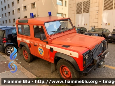 Land Rover Defender 90
Vigili del Fuoco
Comando Provinciale di Roma
Nucleo NBCR
VF 19609
Parole chiave: Land-Rover Defender_90 VF19609