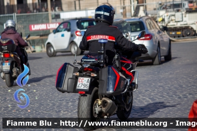 Aprilia Caponord 1200 III serie
Carabinieri
Nucleo Operativo Radiomobile
Decorazione Grafica Artlantis
CC A4796

Parole chiave: Aprilia Caponord_1200_IIIserie CCA4796