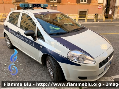 Fiat Grande Punto
Polizia Roma Capitale
Allestimento Bertazzoni
POLIZIA LOCALE YA 664 AJ
Parole chiave: Fiat / / / Grande_Punto / / / POLIZIALOCALEYA664AJ