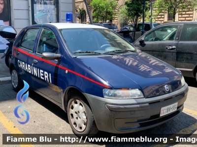 Fiat Punto II serie
Carabinieri
Comando Carabinieri Banca d'Italia
CC BV 934
Parole chiave: Fiat / / / Punto_IIserie / / / CCBV934