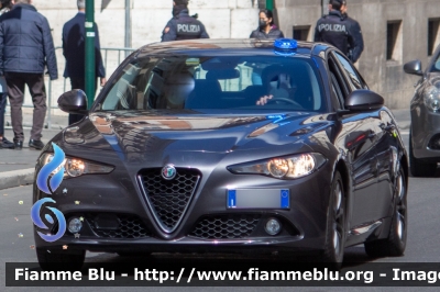 Alfa Romeo Nuova Giulia
Vettura utilizzata nelle Scorte
Parole chiave: Alfa-Romeo / Nuova_Giulia