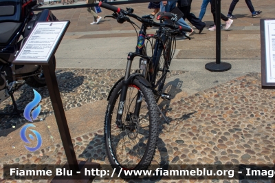 Bicicletta
Carabinieri
Comando Carabinieri Unità per la tutela Forestale, Ambientale e Agroalimentare
Parole chiave: Bicicletta