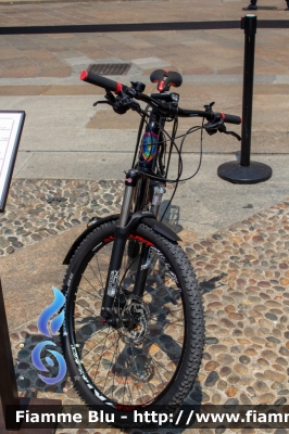 Bicicletta
Carabinieri
Comando Carabinieri Unità per la tutela Forestale, Ambientale e Agroalimentare
Parole chiave: Bicicletta