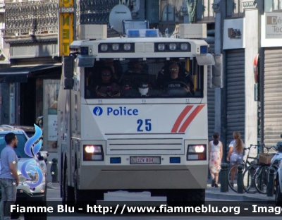 Man TGA 33.390 6x6
Koninkrijk België - Royaume de Belgique - Königreich Belgien - Belgio
Police Fédérale Alghemene Reserve
Idrante WaWe 9000 allestimento Ziegler

Parole chiave: Man TGA_33.390_6x6