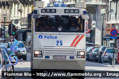 Man TGA 33.390 6x6
Koninkrijk België - Royaume de Belgique - Königreich Belgien - Belgio
Police Fédérale Alghemene Reserve
Idrante WaWe 9000 allestimento Ziegler
Parole chiave: Man TGA_33.390_6x6