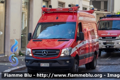 Mercedes-Benz Sprinter 4x4 III serie restyle
Vigili del Fuoco
Comando Provinciale di Roma
Nucleo Soccorso Subacqueo Acquatico
Allestimento Tekne
VF 29596
Parole chiave: Mercedes-Benz Sprinter_4x4_IIIserie_restyle VF29596