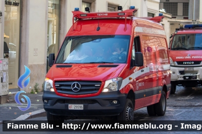 Mercedes-Benz Sprinter 4x4 III serie restyle
Vigili del Fuoco
Comando Provinciale di Roma
Nucleo Soccorso Subacqueo Acquatico
Allestimento Tekne
VF 29596
Parole chiave: Mercedes-Benz Sprinter_4x4_IIIserie_restyle VF29596