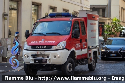 Iveco Daily 55S17 4x4 IV serie restyle
Vigili del Fuoco
Comando Provinciale di Roma
Nucleo Sommozzatori
Soccorso subacqueo
Unità speleo subacquea
Allestimento Iveco-Magirus
VF 26816
Parole chiave: Iveco Daily_55S17_4x4_IVserie_restyle VF26816