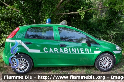 Fiat Grande Punto
Carabinieri
Comando Carabinieri Unità per la tutela Forestale, Ambientale e Agroalimentare
CC DN 952
Parole chiave: Fiat / Grande_Punto / CCDN952