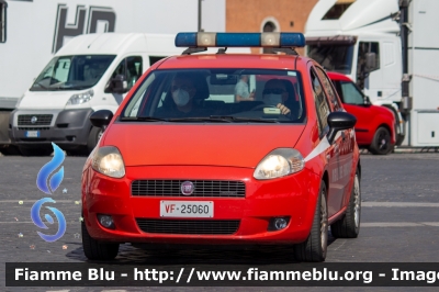 Fiat Grande Punto
Vigili del Fuoco
Comando Provinciale di Roma
Scuole Centrali Antincendio Roma Capannelle
VF 25060
Parole chiave: Fiat Grande_Punto VF25060