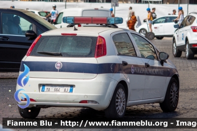 Fiat Grande Punto
Polizia Roma Capitale
Allestita Bertazzoni
POLIZIA LOCALE YA 664 AJ
Parole chiave: Fiat Grande_Punto POLIZIALOCALEYA664AJ