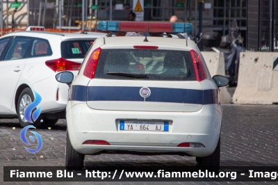 Fiat Grande Punto
Polizia Roma Capitale
Allestita Bertazzoni
POLIZIA LOCALE YA 664 AJ
Parole chiave: Fiat Grande_Punto POLIZIALOCALEYA664AJ