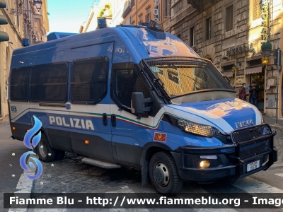 Iveco Daily VI serie
Polizia di Stato
Reparto Mobile
Allestimento Sperotto
Decorazione Grafica Artlantis
POLIZIA M1578
Parole chiave: Iveco / Daily_VIserie / POLIZIAM1578