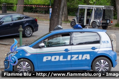 Volkswagen e-up!
Polizia di Stato
Lotto di 4 esemplari in dotazione alla Questura di Roma
Allestimento NCT Nuova Carrozzeria Torinese
Decorazione Grafica Artlantis
POLIZIA E8315
Parole chiave: Volkswagen / e-up! / POLIZIAE8315