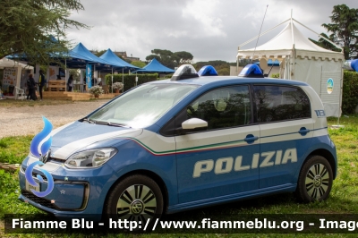 Volkswagen e-up!
Polizia di Stato
Lotto di 4 esemplari in dotazione alla Questura di Roma
Allestimento NCT Nuova Carrozzeria Torinese
Decorazione Grafica Artlantis
POLIZIA E8315
Parole chiave: Volkswagen / e-up! / POLIZIAE8315