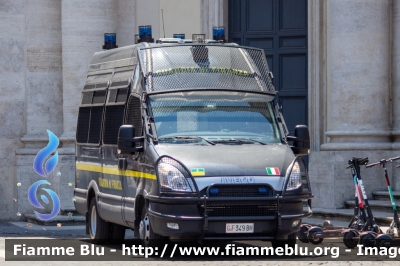 Iveco Daily V serie
Guardia di Finanza
Automezzo per Ordine Pubblico
Allestimento Sperotto
GdiF 349 BH
Parole chiave: Iveco / Daily_Vserie / gdif349BH