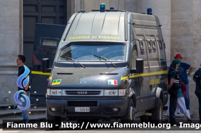 Iveco Daily III serie
Guardia di Finanza
Automezzo Blindato per Ordine Pubblico
Decorazione Grafica Artlantis
GdiF 546 BA
Parole chiave: Iveco Daily_IIIserie GdiF546BA