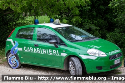 Fiat Grande Punto
Carabinieri
Comando Carabinieri Unità per la tutela Forestale, Ambientale e Agroalimentare
CC DN 952
Parole chiave: Fiat / Grande_Punto / CCDN952