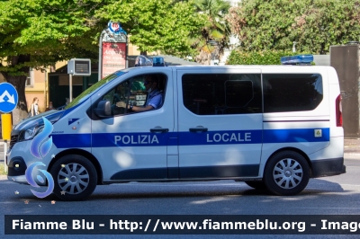 Opel Vivaro
Polizia Municipale 
Comune di Pesaro
Codice Automezzo: 22
Allestimento Bertazzoni
POLIZIA LOCALE YA 277 AD
Parole chiave: Opel Vivaro POLIZIALOCALEYA277AD