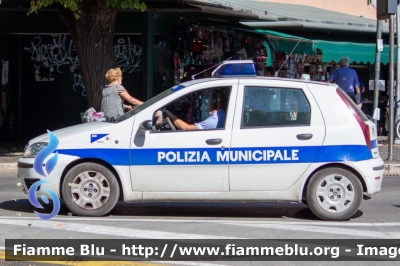 Fiat Punto III serie
Polizia Municipale 
Comune di Pesaro
1° Variante
Parole chiave: Fiat Punto_IIISerie