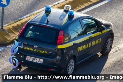 Fiat Grande Punto
Guardia di Finanza
GdiF 965 BH
Parole chiave: Fiat Grande_Punto GdiF965BH