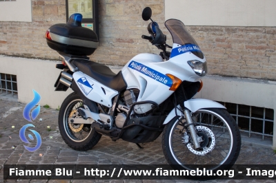 Honda Transalp
Polizia Municipale
Comune di Senigallia (AN)
Codice Automezzo: 3
Parole chiave: Honda Transalp