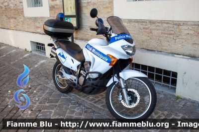 Honda Transalp
Polizia Municipale
Comune di Senigallia (AN)
Codice Automezzo: 3
Parole chiave: Honda Transalp