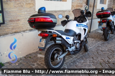 Honda Transalp
Polizia Municipale
Comune di Senigallia (AN)
Codice Automezzo: 3
Parole chiave: Honda Transalp